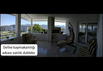 ALTIN EMLAK'TAN DEFNE KAYMAKAMLIĞI ARKASI DUBLEX DAİRE