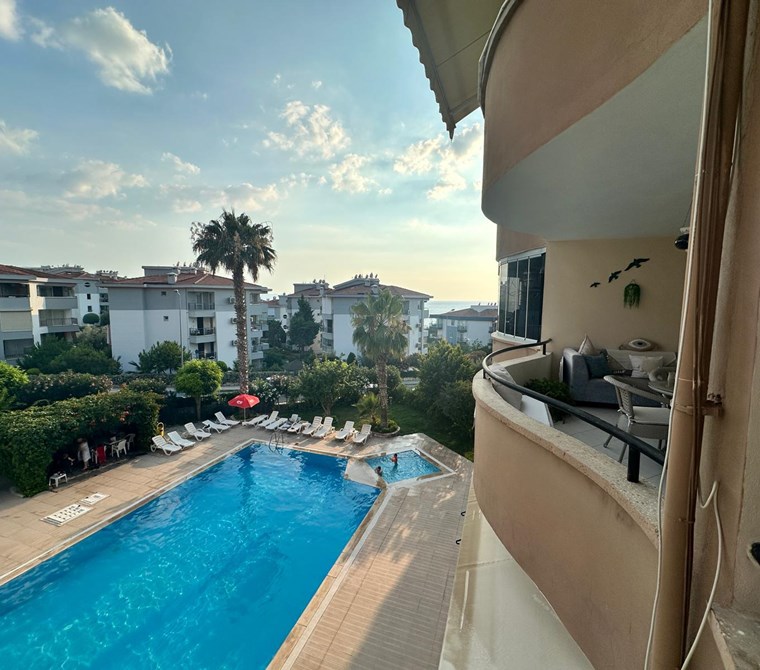 KUŞADASI MARİNA BÖLGESİNDE ÖNÜ AÇIK MANZARALI 2+1 DAİRE