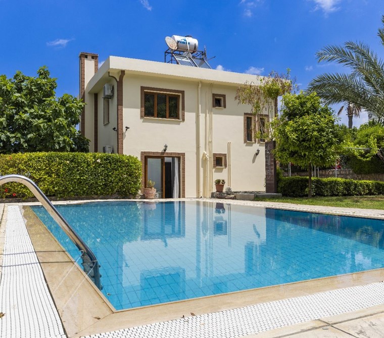  Bellapais | Deniz, Dağ ve Manastır Manzaralı 4 Yatak Odalı Villa