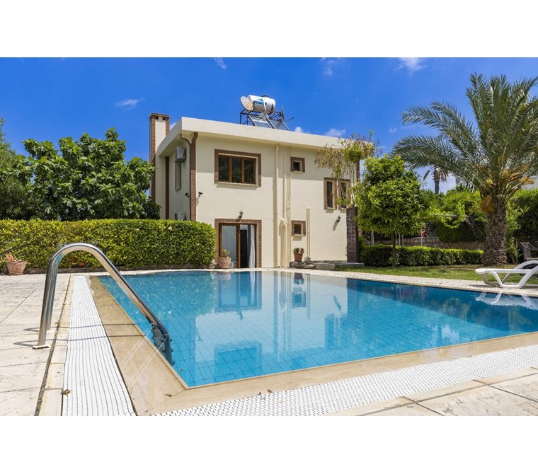  Bellapais | Deniz, Dağ ve Manastır Manzaralı 4 Yatak Odalı Villa