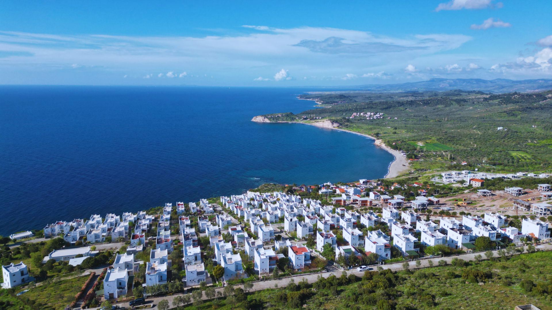Denize Yakın Konumda | Babakale Akliman'da Müstakil Tapulu 3+1 Bakımlı Villa — Çanakkale gayrimenkul ilan görseli 2 / 42, Ae…
