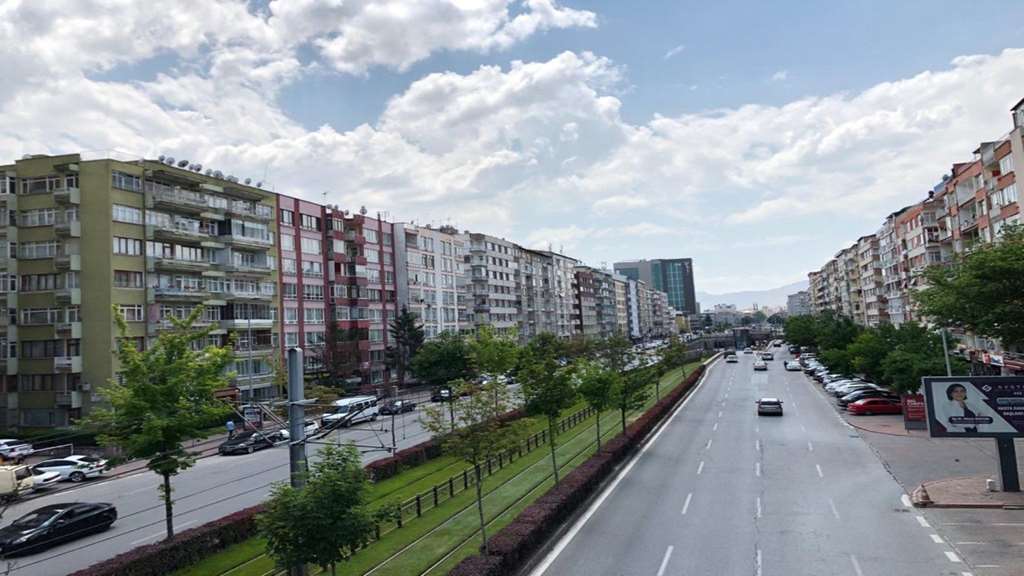 AKDAMAR - Sivas Cad. Forum Yakını Kiracılı Masrafsız Güney Cephe
