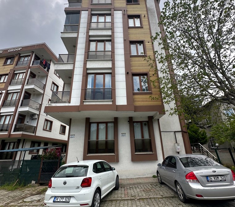 ÜMRANİYE CEMİL MERİÇ MAHALLESİND'DE SATILIK 2+1 DAİRE 90 M²