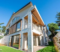 ARAM TRIO MÜSTAKİL VİLLA LÜKSÜ ZEKERİYAKÖY'ÜN ZİRVESİNDE YAŞA