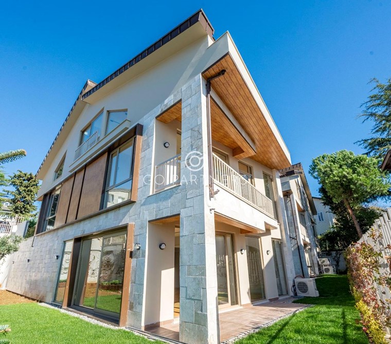 ARAM TRIO MÜSTAKİL VİLLA LÜKSÜ ZEKERİYAKÖY'ÜN ZİRVESİNDE YAŞA