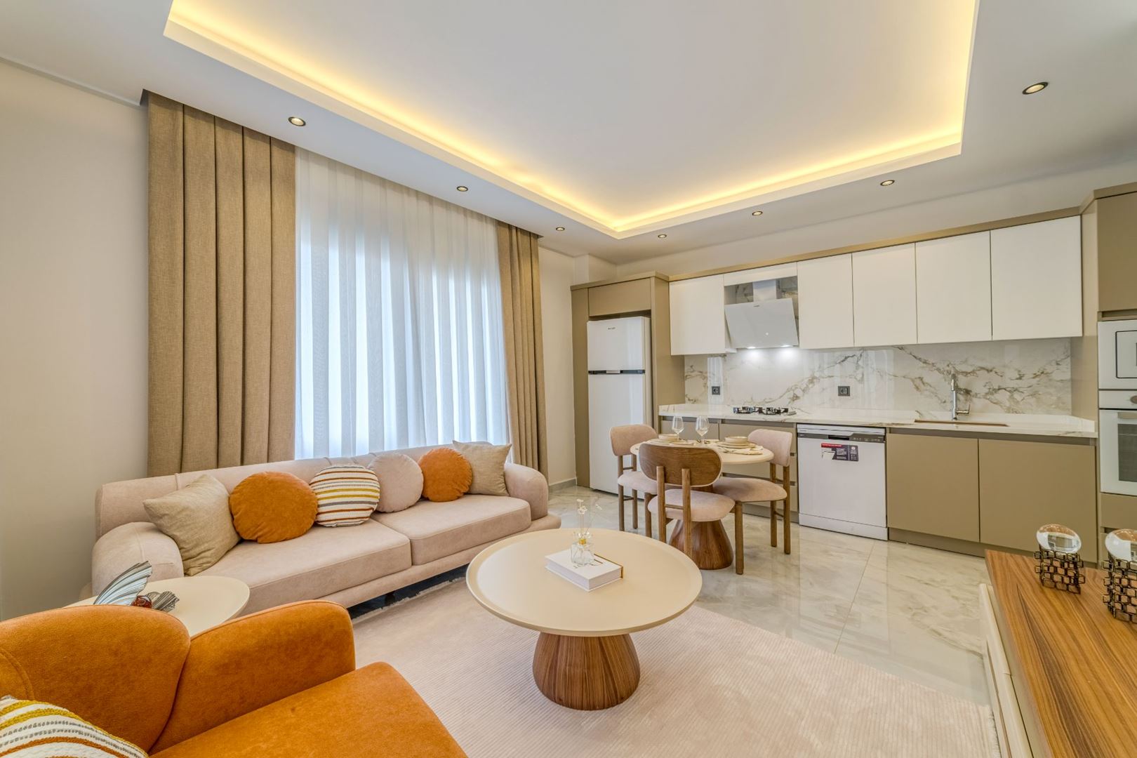 ALANYA GÜLLERPINARI’NDA MERKEZİ KONUMDA ULTRA LÜKS EŞYALI 2+1 SATILIK DAİRE · 2 · Fotoğraflar