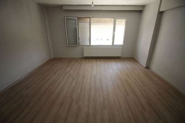 GÖZTEPE METRO KARŞISI DÜZ AYAK KOMPLE TADİLATLI 2+1 SATILIK