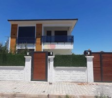 Antalya da Uygun Fiyatlı Satılık Tam Müstakil Lüks ve Yeni 4 Yatak Odalı Villa