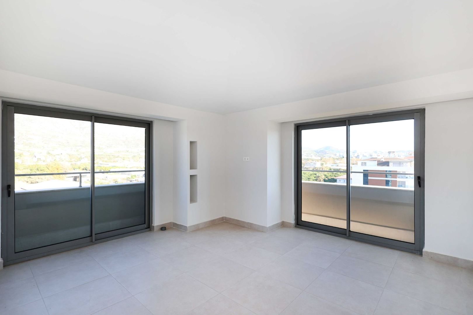 ALANYA KESTELDE DOĞA VE ŞEHİR MANZARALI MUHTEŞEM KOMPLEKS İCERİSİNDE 3+1 SATILIK PENTHOUSE