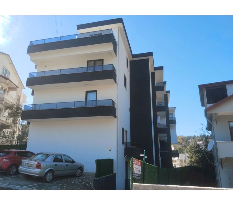 Yeşilyurt Mahallesi’nde Satılık Deniz Manzaralı 4+1 Çatı Dubleks – Sıfır Bina, Oturuma Hazır