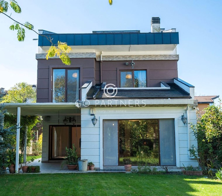 ZEKERİYAKÖY KÖYBAŞI VİLLALARINDA TAM MÜSTAKİL 5+2 SATILIK VİLLA