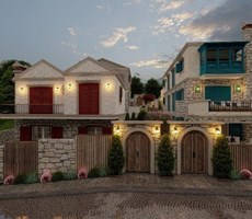  İzmir Çeşme Ovacık Müstakil Havuzlu Geniş Bahçe Tripleks Villa