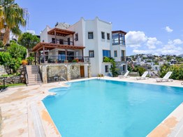 BODRUM YALIKAVAK'TA DENİZ VE MARİNA 4+1 MANZARALI MÜSTAKİL VİLLA