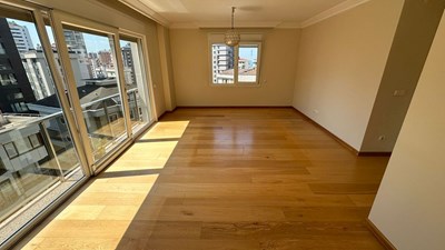 Kalamış Wyndham Otel Karşı Sokağında Satılık Daire