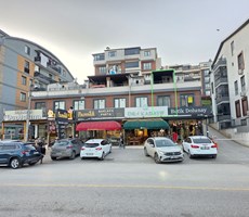 İzmit Yeşilova’da, Boğazova Caddesi’ne Cepheli 1+1 Eşyalı Kiralık Daire