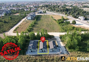 ALTIN EMLAK'TAN ADA VİLLA SİTESİNDE SATILIK 4+1 LÜKS TEKİL VİLLLA