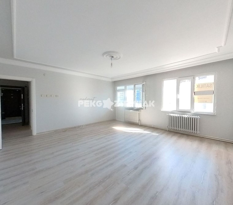 ESENTEPE'DE SİTE İÇİNDE SATILIK 140m2 ÇİFT BALKONLU FERAH DAİRE