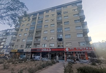 RAUF DENKTAŞ CADDESİNDE MERKEZİ KONUMDA GENİŞ 3+1 DAİRE