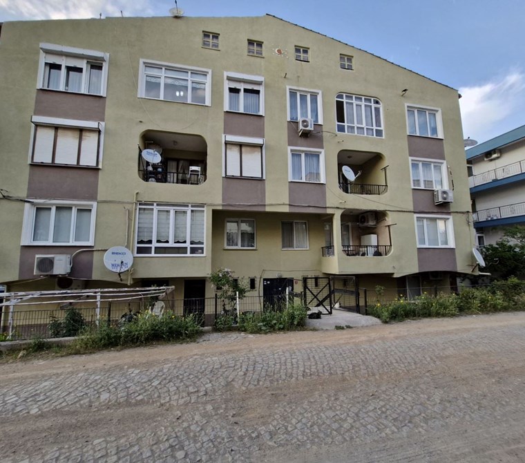 ALTIN EMLAKTAN ARMUTÇUK PAZARYERİ YAKININDA SATILIK 3+1 DAİRE