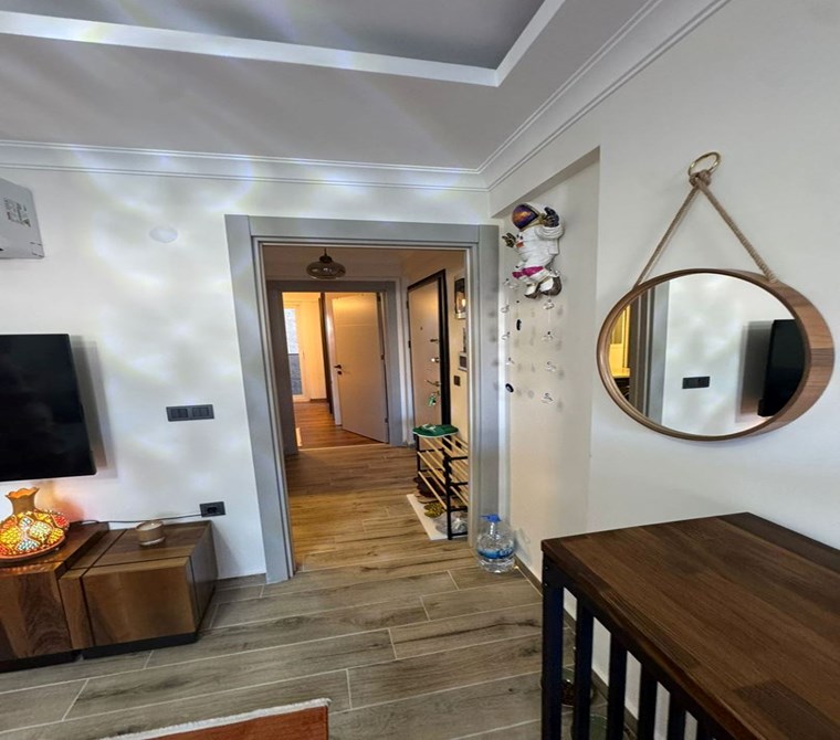 TAŞYAKA – ORKA SİTESİNDE 1+1 EŞYALI DAİRE – HAVUZA CEPHE, ANAHTAR TESLİM