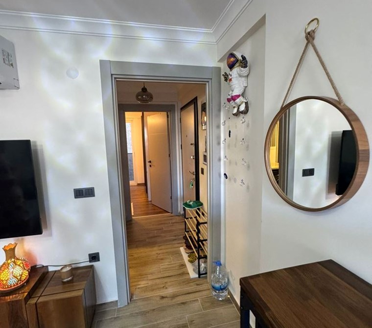 TAŞYAKA – ORKA SİTESİNDE 1+1 EŞYALI DAİRE – HAVUZA CEPHE, ANAHTAR TESLİM