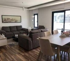 Dağ ve Deniz Manzaralı Daire £150.000