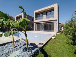 ORTAKENT MERKEZDE BUTİK SİTEDE SATILIK 5+2 ÖZEL HAVUZLU VİLLA