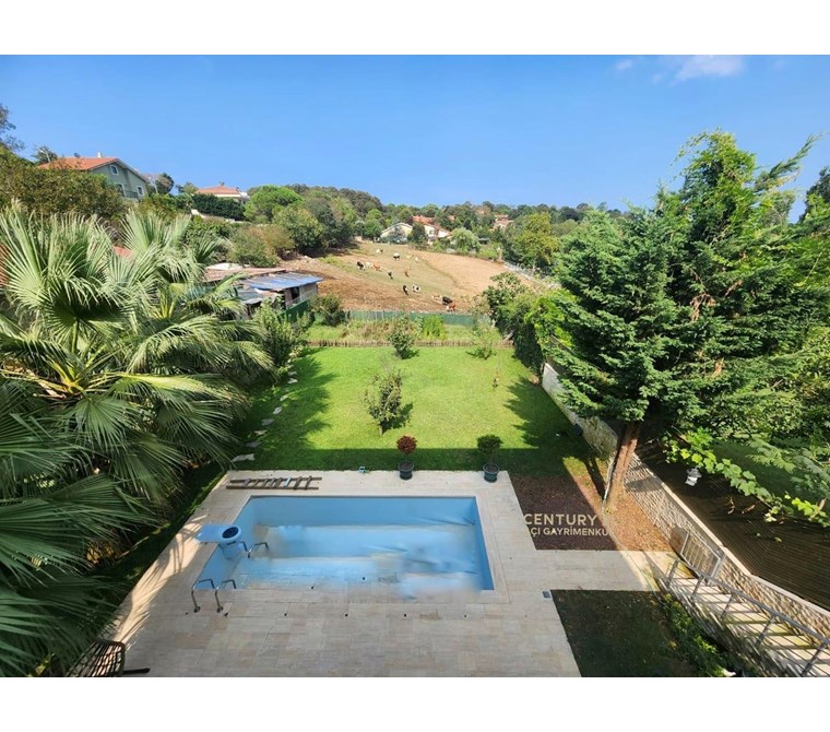 Sarıyer Demirciköy'de Büyük Bahçeli Tam Müstakil Satılık Villa