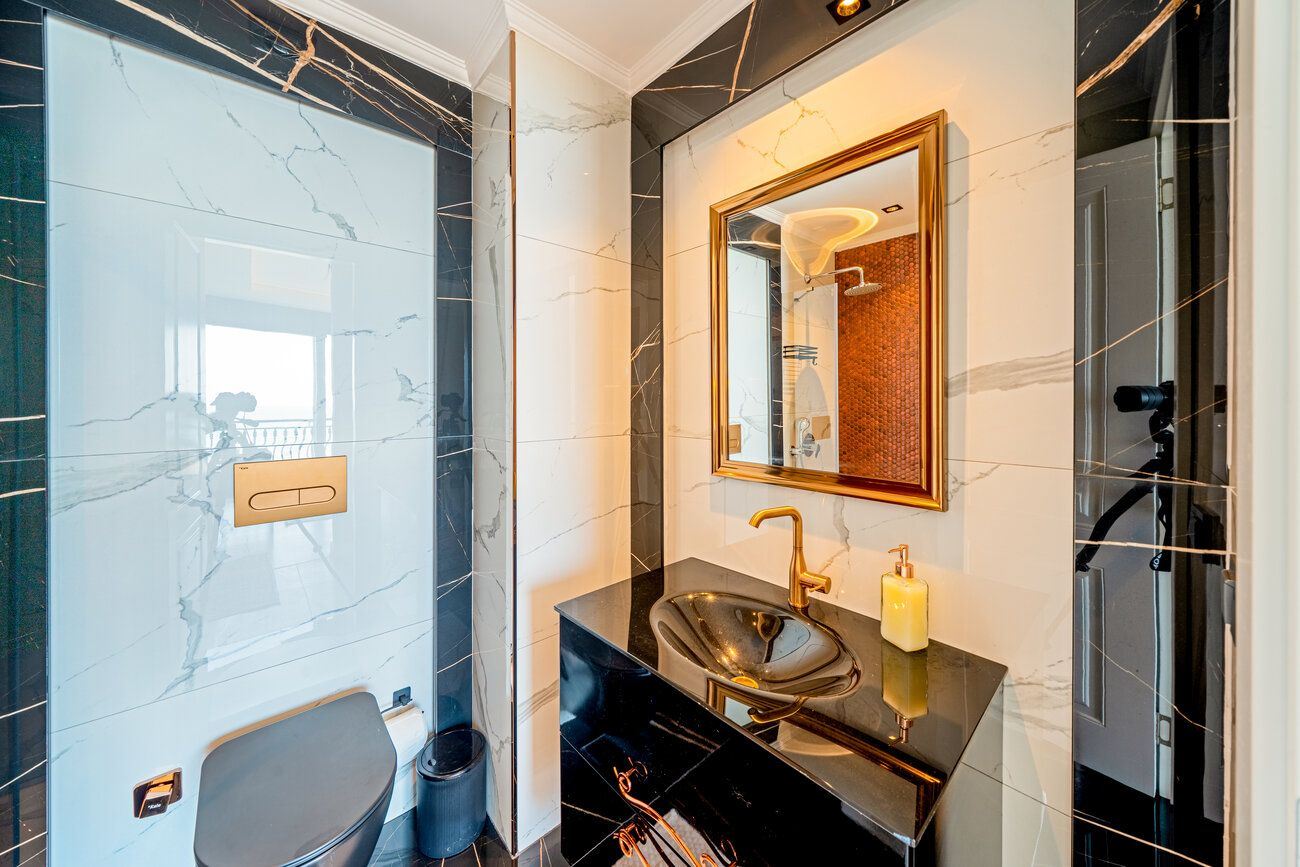 FULLY FURNISHED 3+1 SEAFRONT APARTMENT FOR SALE WITH SEA VIEW IN ALANYA CENTER · 17 · Photos