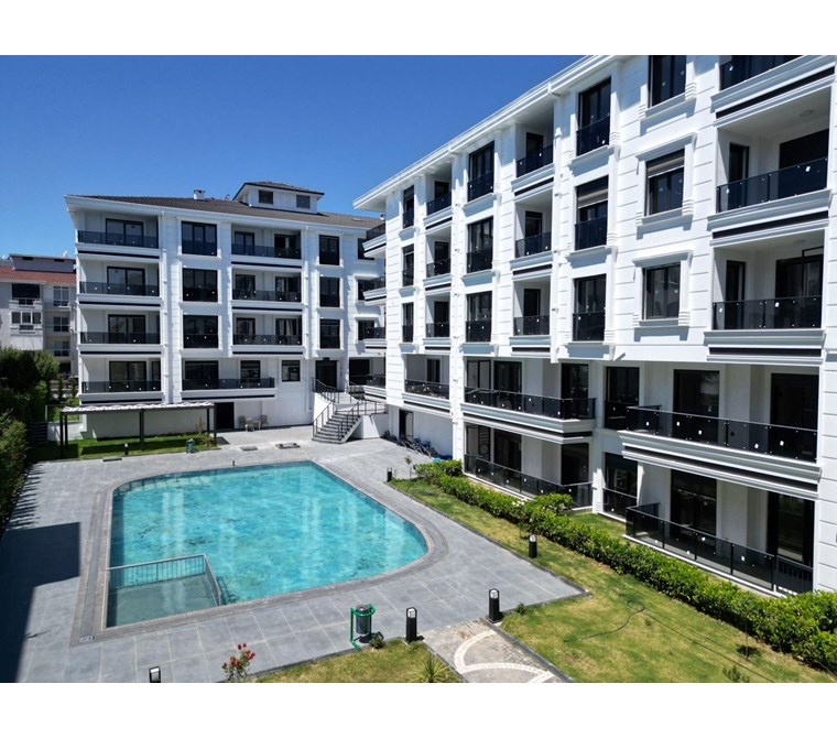 AYVALIK SARIMSAKLIDA SİTE İÇERİSİNDE SATILIK 2+1 LÜKS DAİRE