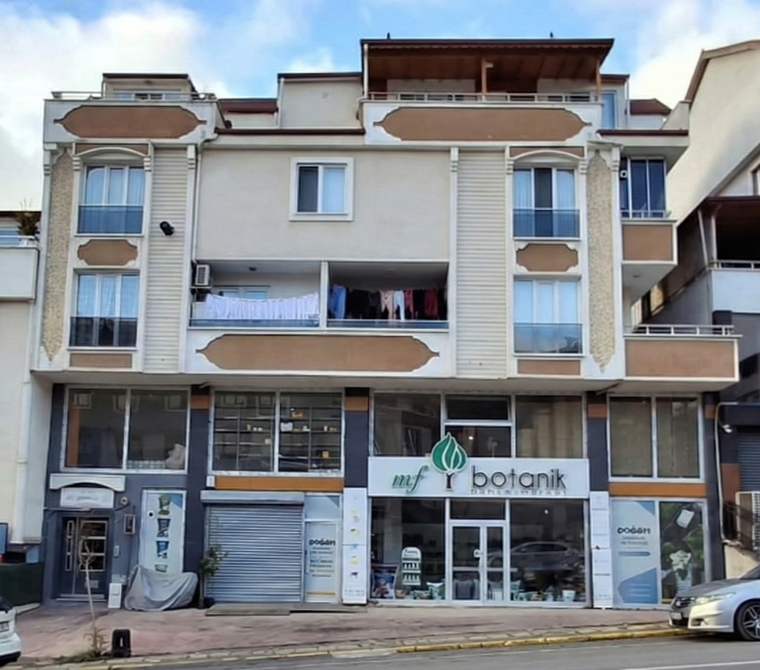 Körfez Tütünçiftlik 'de Bulvar Üstü, Geniş Teraslı, 2+1 Ara Kat Satılık Daire