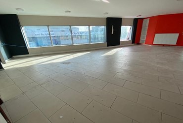 İNÖNÜ MAH.ANA CAD.EN İŞLEK BÖLGESİNDE 300M2 OFİS KATI