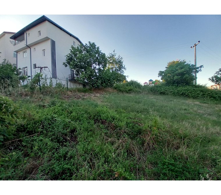 GÖLCÜK'TE ULAŞIMI KOLAY 501 M² KÖŞEBAŞI ARSA