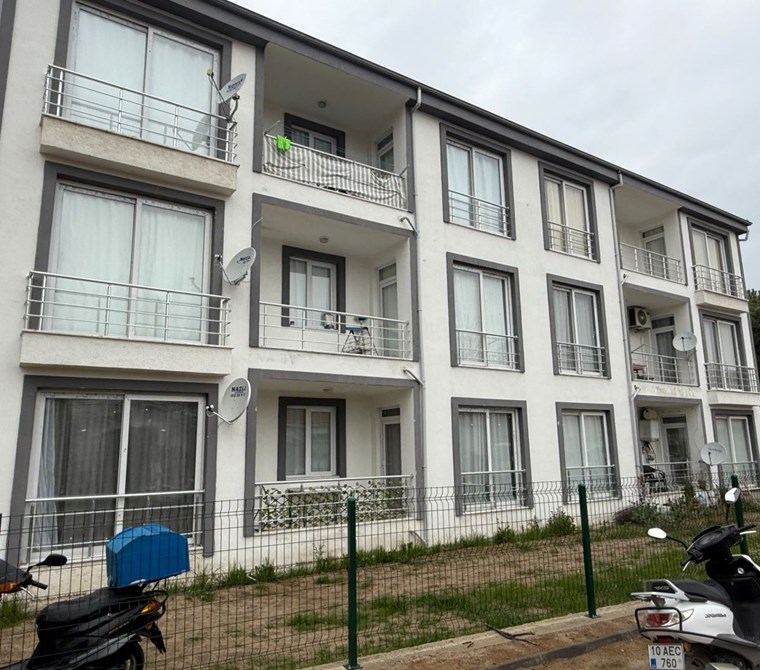 ALTIN EMLAKTAN ALTINOVA'DA SİTE İÇERİSİNDE SATILIK 2+1 DAİRE