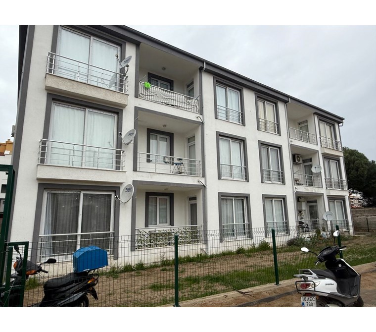 ALTIN EMLAKTAN ALTINOVA'DA SİTE İÇERİSİNDE SATILIK 2+1 DAİRE