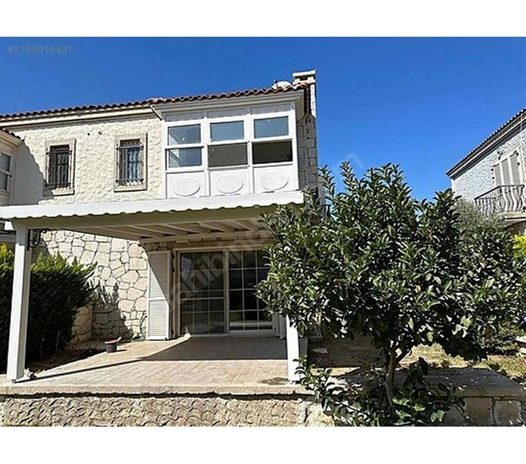 İzmir Çeşme Alaçatı Havuzlu Site İçinde Satılık Taş Ev Villa