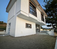 Kuşadasi Soğucakta Müstaki̇l,ai̇datsiz Özel Havuzlu Sifir Vi̇lla