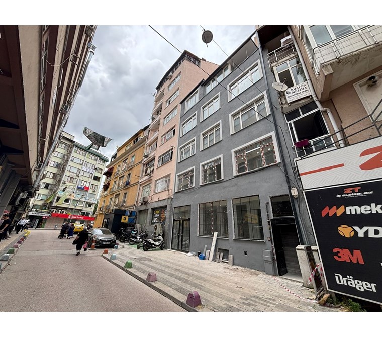 İZMİT ÇARŞI MERKEZDE YENİLENMİŞ KOMPLE 320 m ² KİRALIK BİNA