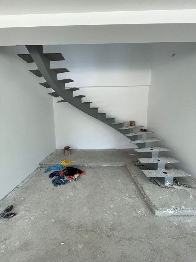 İzmir Menderes Küner'de Natamam Müstakil Ev ve 2000m2 Arsa
