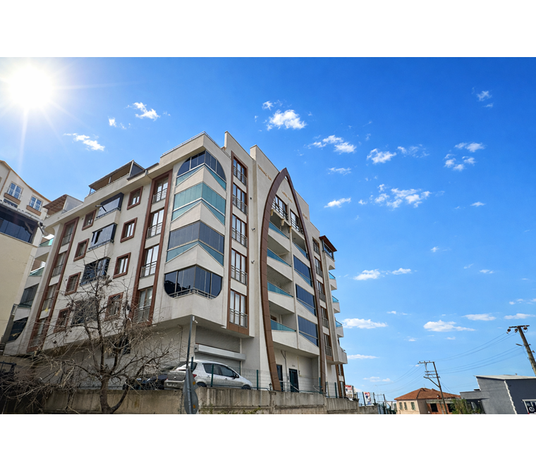 İZMİT TURGUT MAHALLESİ'NDE TERASLI VADİ MANZARALI 115 M² ÇATI DUBLEKS