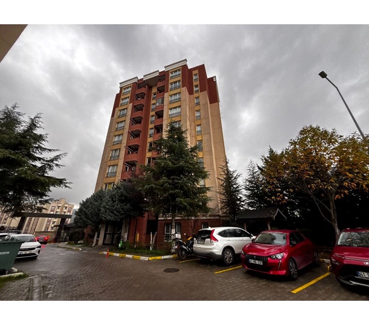 İZMİT KENT KONUT 2. ETAPTA SİTE GİRİŞİNDE ARA KAT KİRALIK 2+1 DAİRE