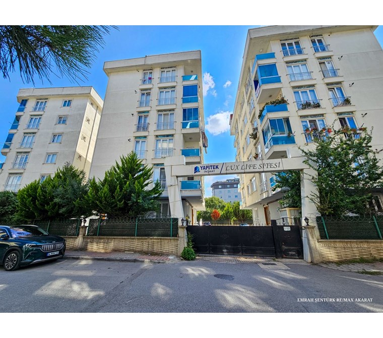 SULTANBEYLİ ADİL MAHALLESİ LUX LIFE SİTESİNDE KİRALIK 2+1