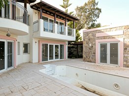 Gürece'de Site İçi Özel Havuzlu, Manzaralı 3+1 Müstakil Villa