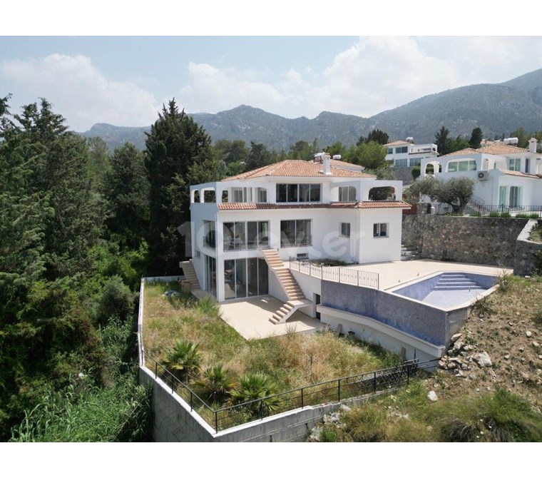KIBRIS GIRNE OZANKOYDE 4+2 TURK TAPULU LUXURY VILLA !