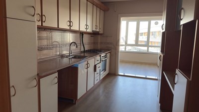 HÜRRİYET'TE SİTEDE 3+1 KİRALIK DAİRE