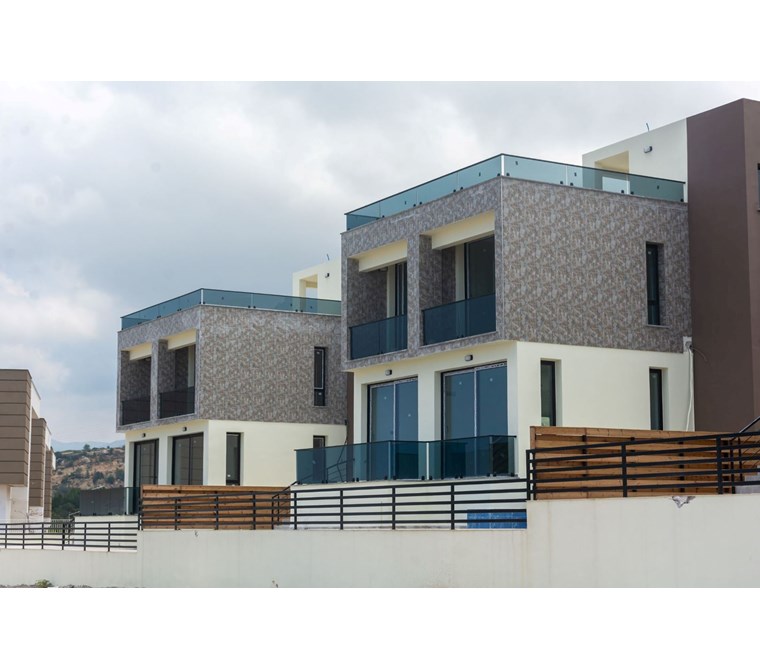 GİRNE ÇATALKÖY'DE SATILIK 3+1 VİLLA