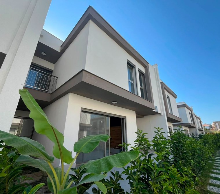 1335437621 İlanlar Kuşadası Sahil Sitelerinde Havuzlu Sitede Villa (Denize 1km)