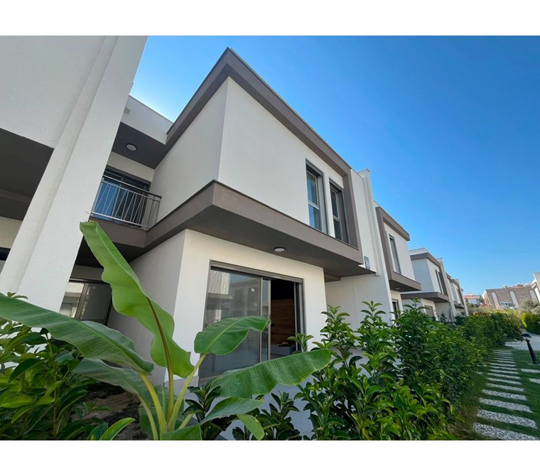 1335437621 İlanlar Kuşadası Sahil Sitelerinde Havuzlu Sitede Villa (Denize 1km)