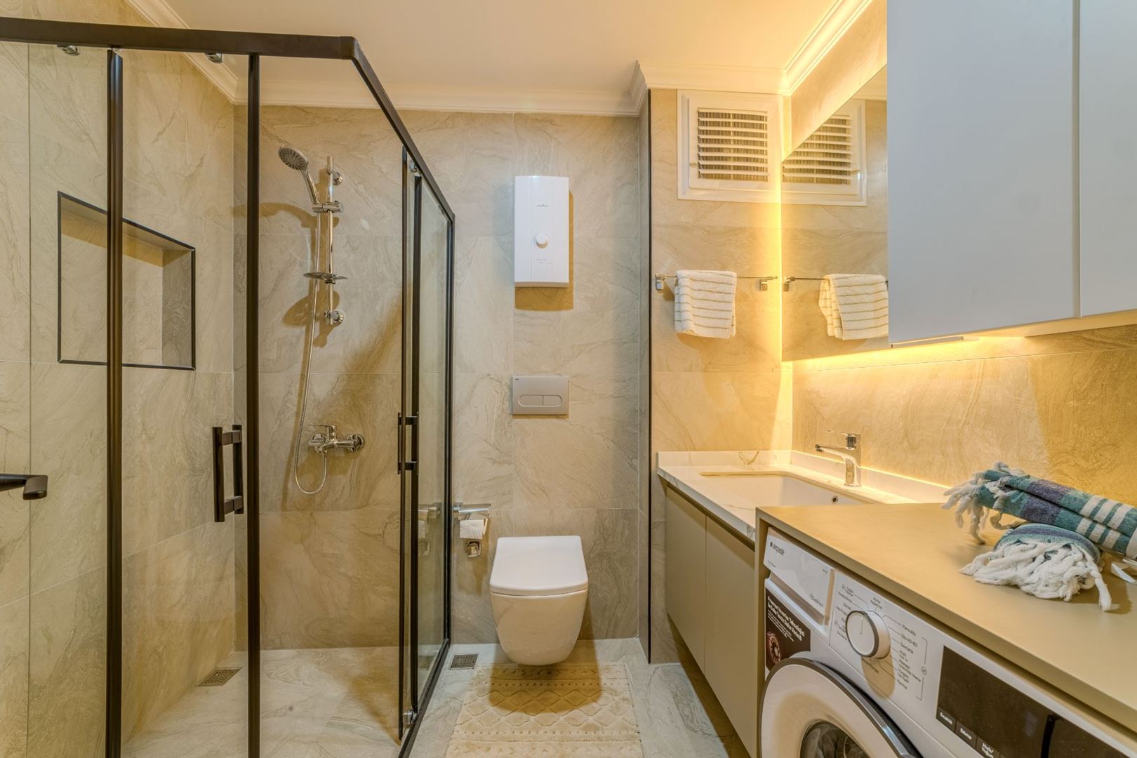 ALANYA GÜLLERPINARI’NDA MERKEZİ KONUMDA ULTRA LÜKS EŞYALI 2+1 SATILIK DAİRE · 10 · Fotoğraflar