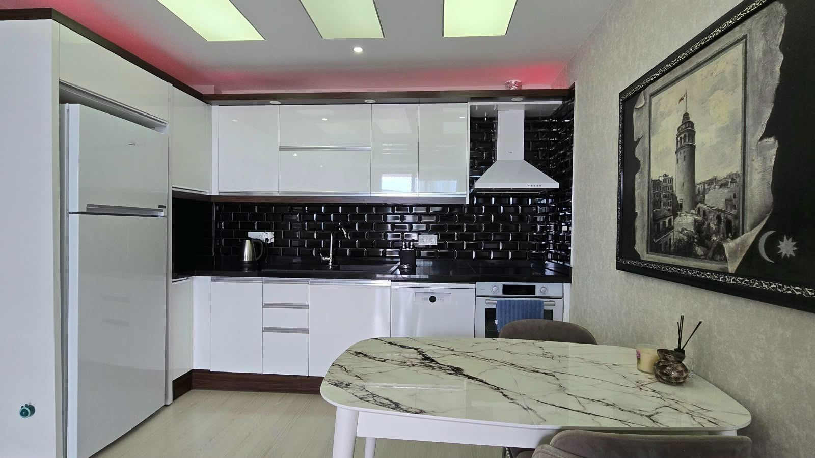ALANYA MAHMUTLARDA DENİZ MANZARALI MUHTEŞEM KOMPLEKSTE 1+1 DAİRE